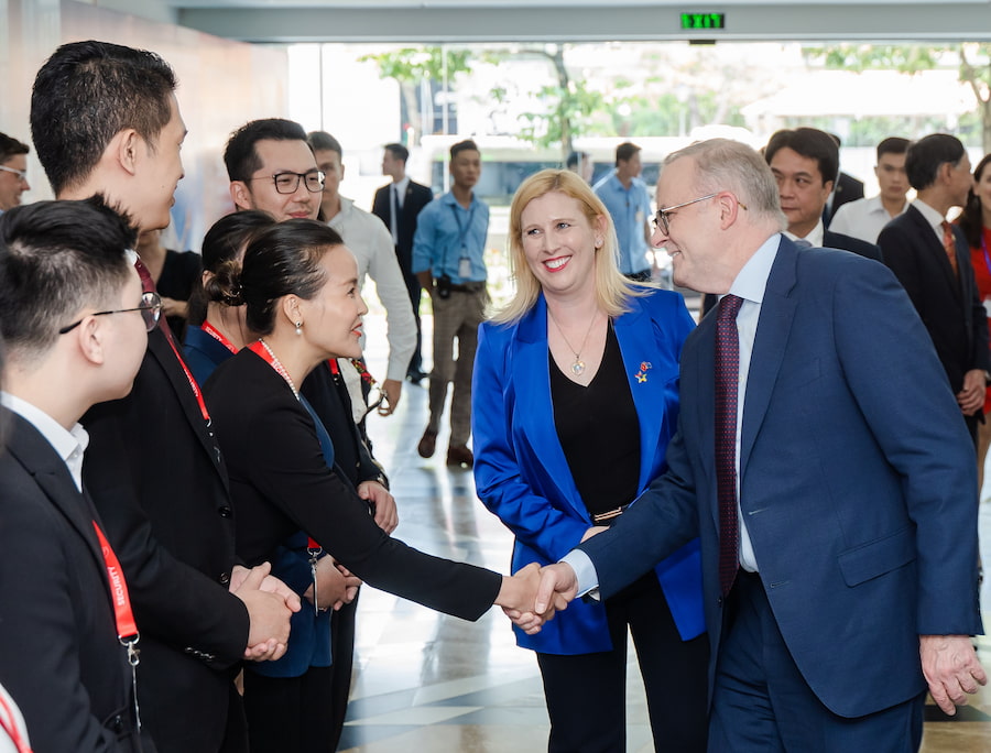 The Prime Minister of Australia was greeted by RMIT students and alumni during his visit to RMIT’s Hanoi campus on 3 June 2023.